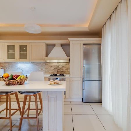 Aura Elegant Apartment Near Garitsa Bay Analipsis  Exterior photo
